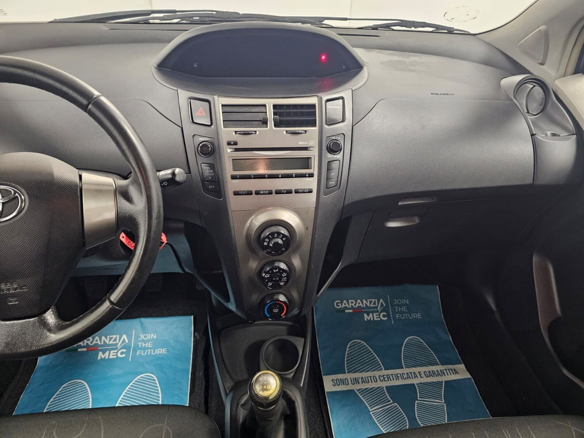 Toyota Yaris 1.0 5 porte (8)