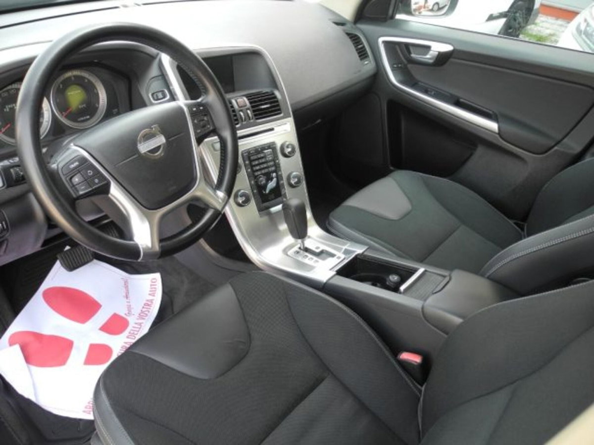 Volvo XC60 D3 AWD Geartronic Summum (10)
