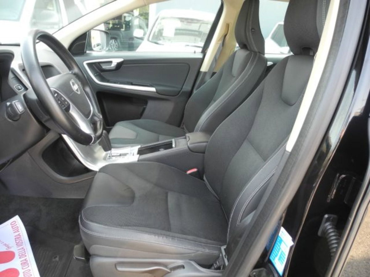 Volvo XC60 D3 AWD Geartronic Summum (11)