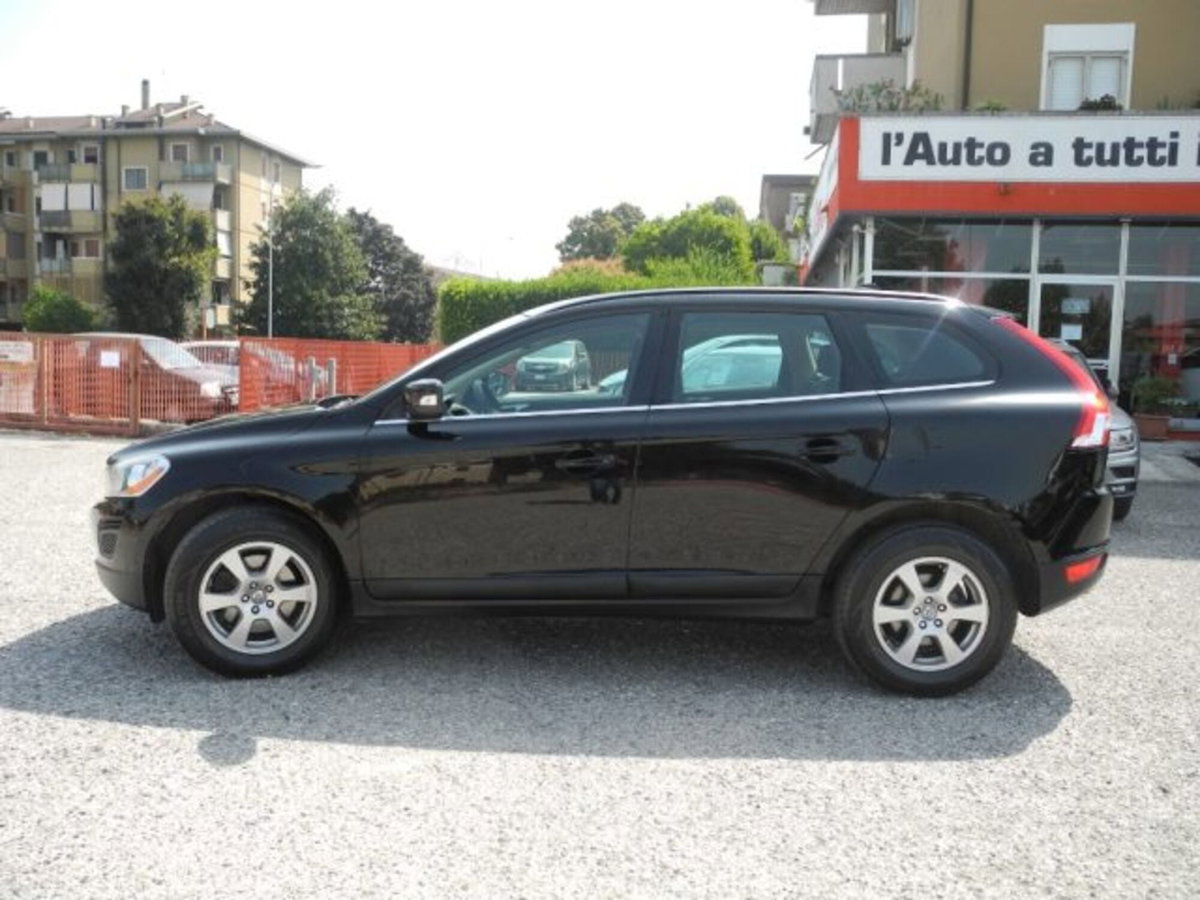 Volvo XC60 D3 AWD Geartronic Summum (2)