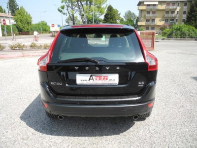 Volvo XC60 D3 AWD Geartronic Summum (4)