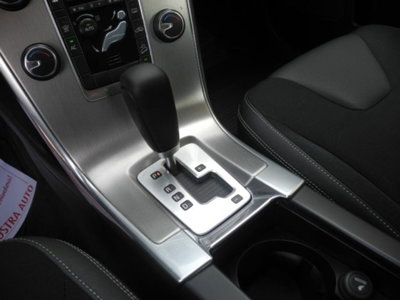 Volvo XC60 D3 AWD Geartronic Summum (8)