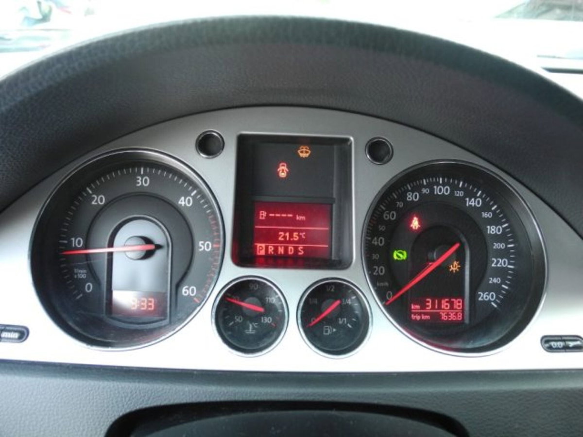 Volkswagen Passat Variant 2.0 TDI DPF DSG Highline (6)