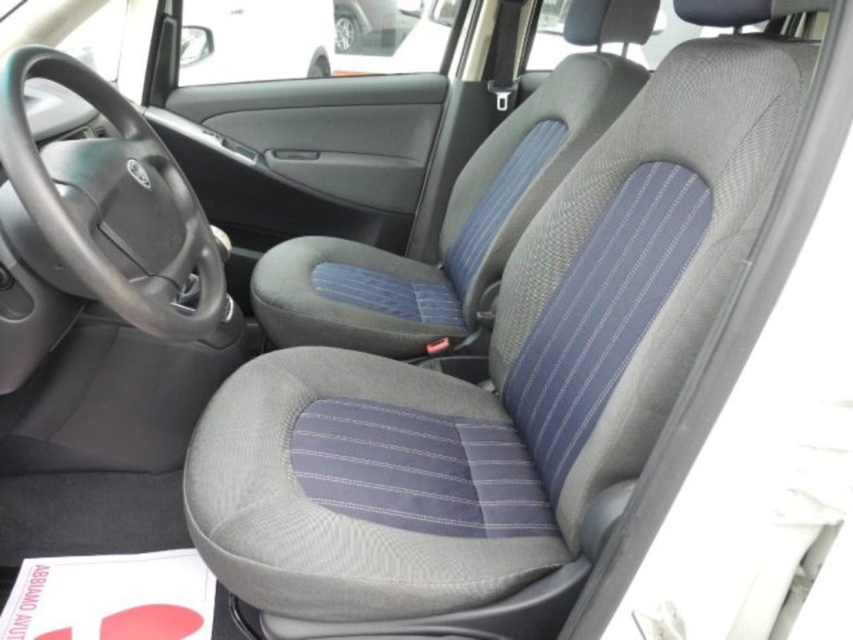 Lancia Musa 1.4 Argento Ecochic GPL (10)