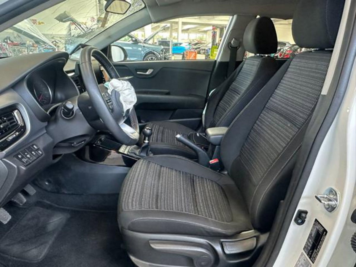 Kia Stonic 1.2 DPI Style (14)