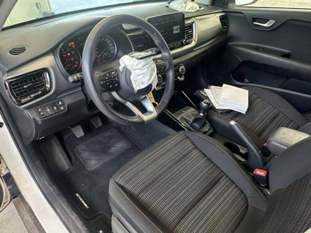 Kia Stonic 1.2 DPI Style (16)
