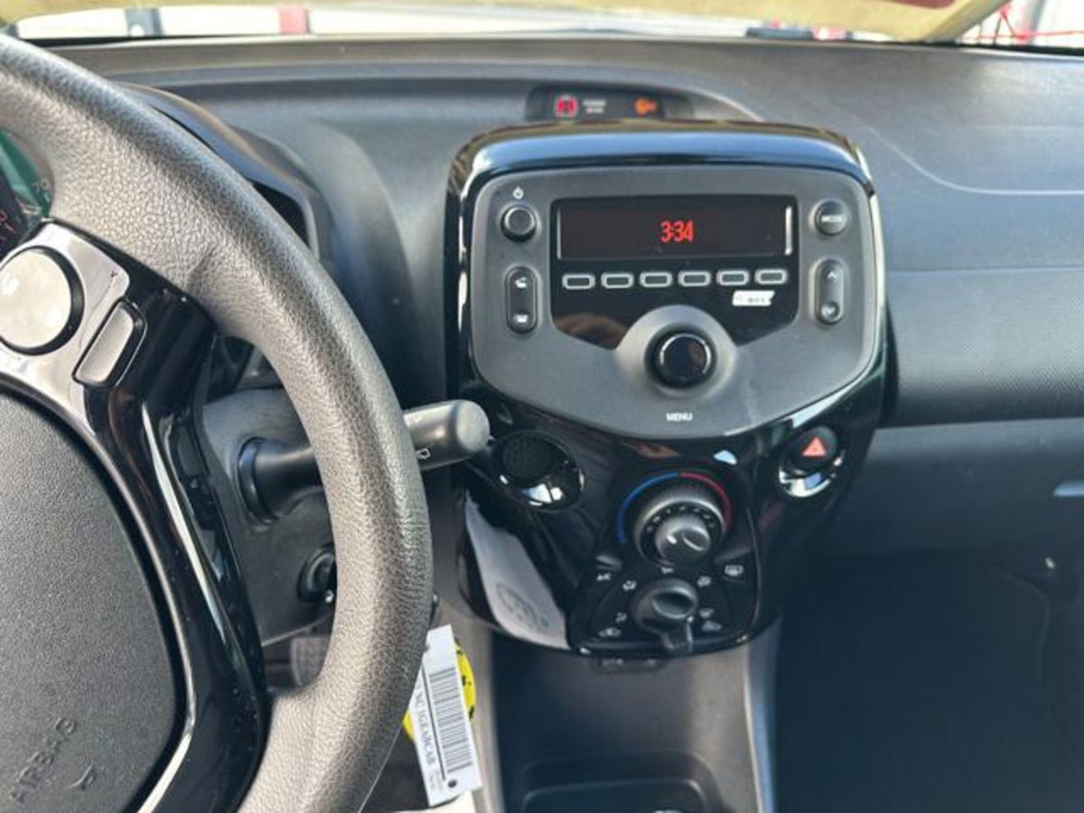 Citroen C1 C1 VTi 72 5 porte Shine (17)