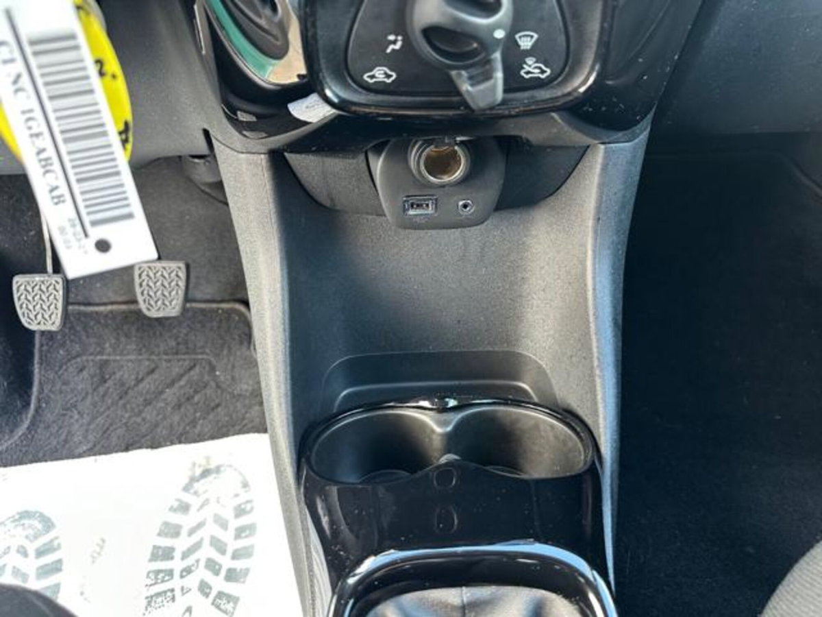Citroen C1 C1 VTi 72 5 porte Shine (18)