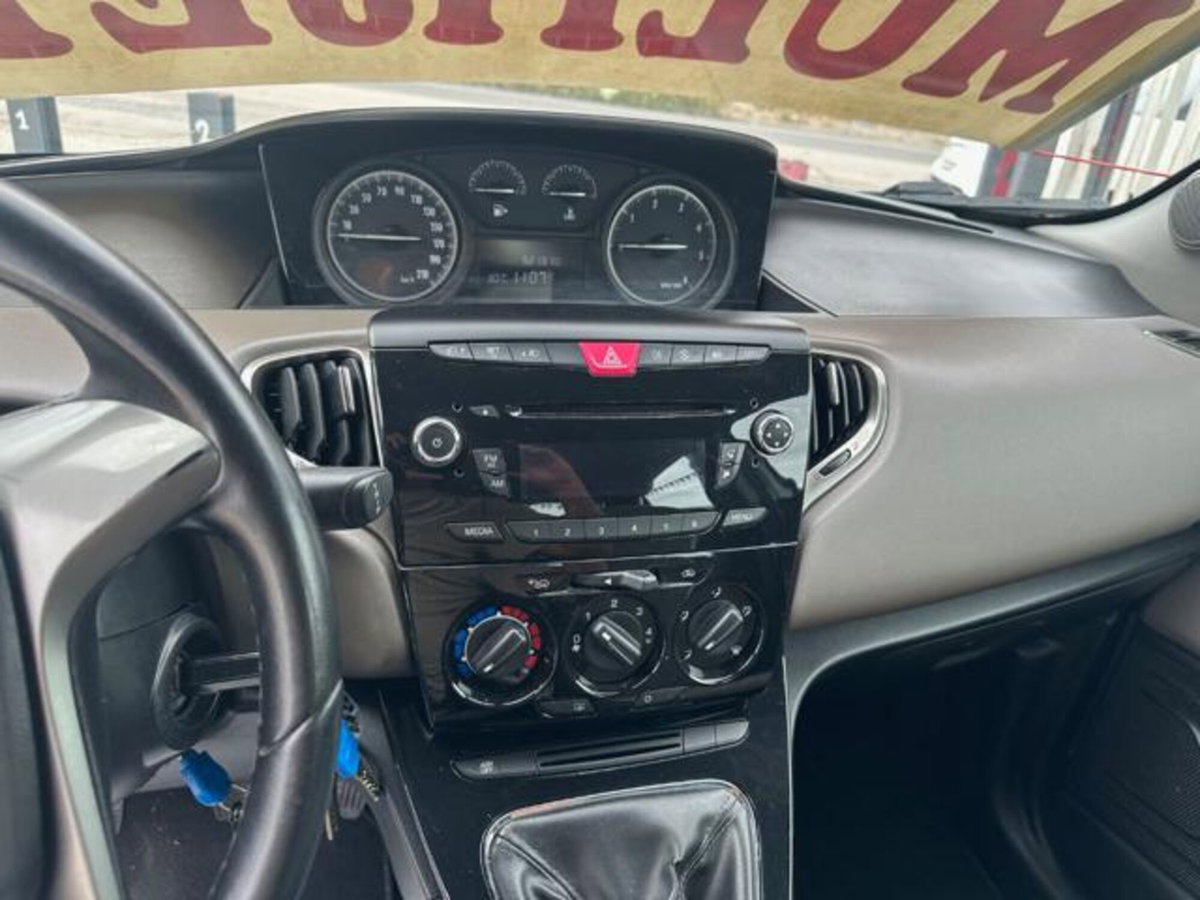 Lancia Ypsilon 1.3 MJT 16V 95 CV 5 porte S&S Elefantino (17)