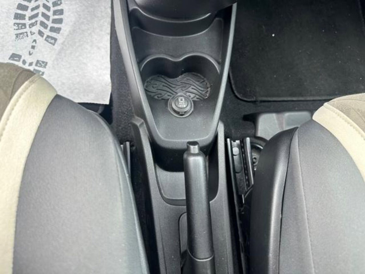 Lancia Ypsilon 1.3 MJT 16V 95 CV 5 porte S&S Elefantino (19)