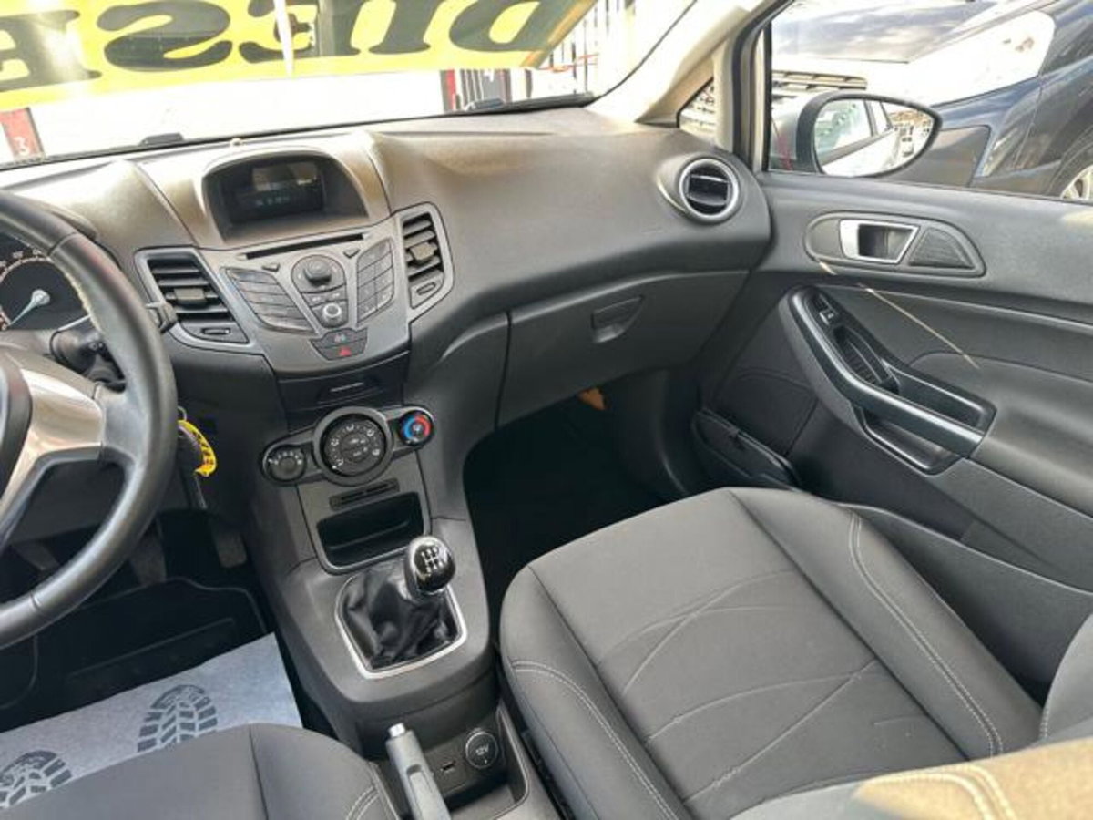 Ford Fiesta 1.5 TDCi 75CV 5 porte (13)