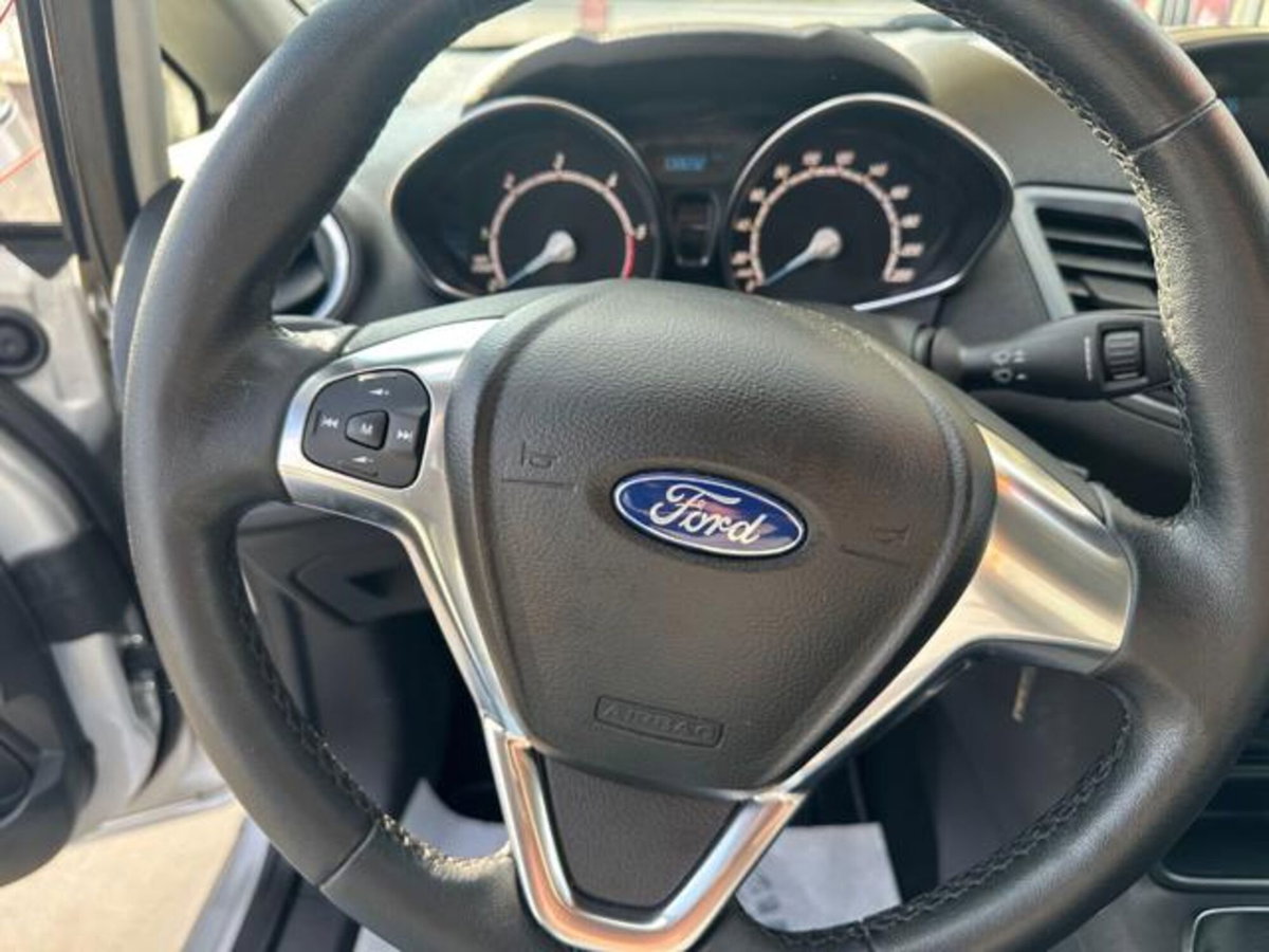 Ford Fiesta 1.5 TDCi 75CV 5 porte (17)