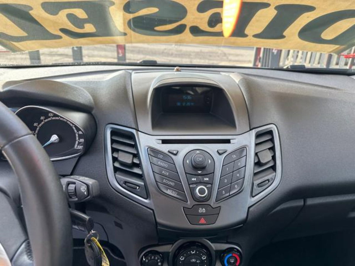 Ford Fiesta 1.5 TDCi 75CV 5 porte (18)
