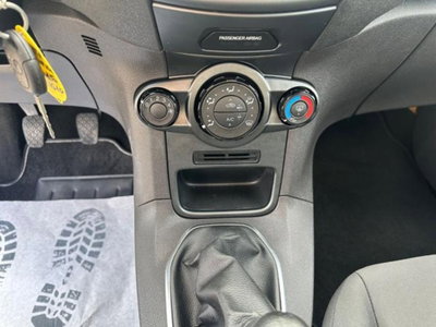 Ford Fiesta 1.5 TDCi 75CV 5 porte (19)