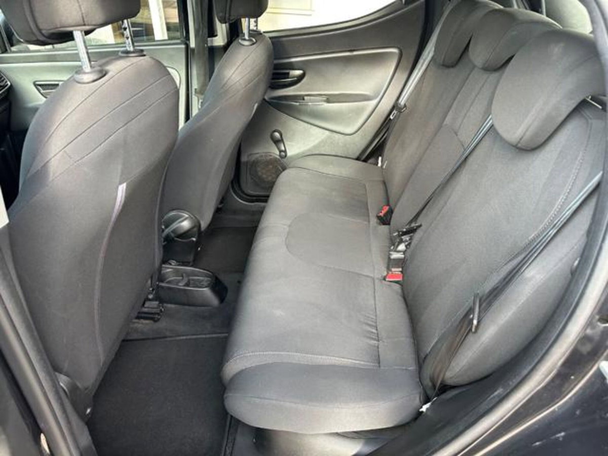 Lancia Ypsilon 1.2 69 CV 5 porte GPL Gold Plus (11)