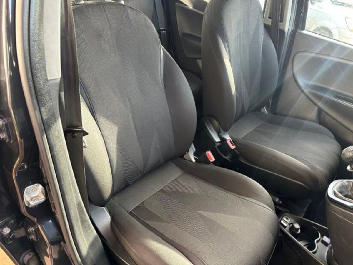 Lancia Ypsilon 1.2 69 CV 5 porte GPL Gold Plus (14)