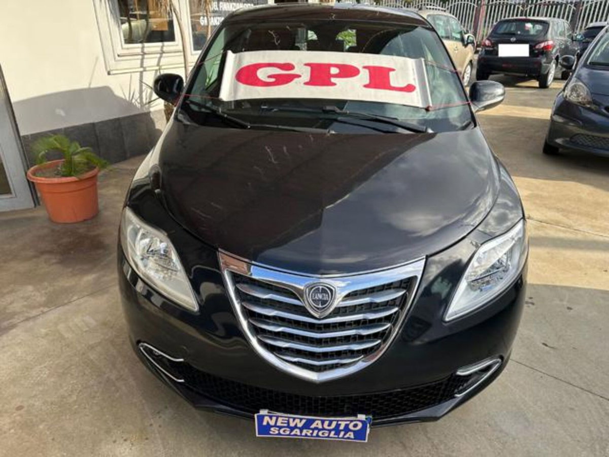 Lancia Ypsilon 1.2 69 CV 5 porte GPL Gold Plus (4)