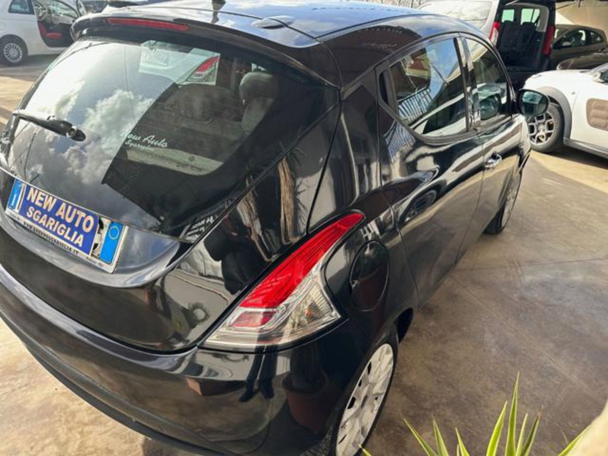 Lancia Ypsilon 1.2 69 CV 5 porte GPL Gold Plus (5)