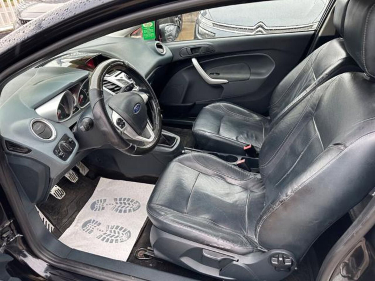 Ford Fiesta 1.4 3 porte Bz.- GPL Titanium (10)