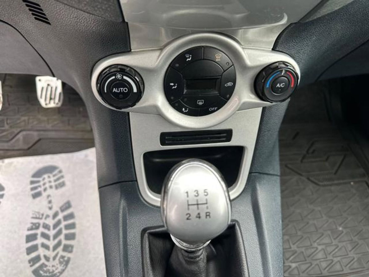 Ford Fiesta 1.4 3 porte Bz.- GPL Titanium (16)