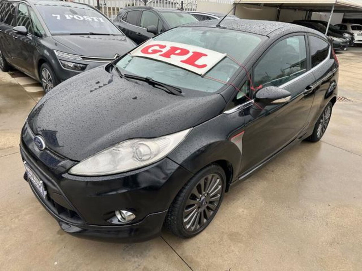 Ford Fiesta 1.4 3 porte Bz.- GPL Titanium (2)