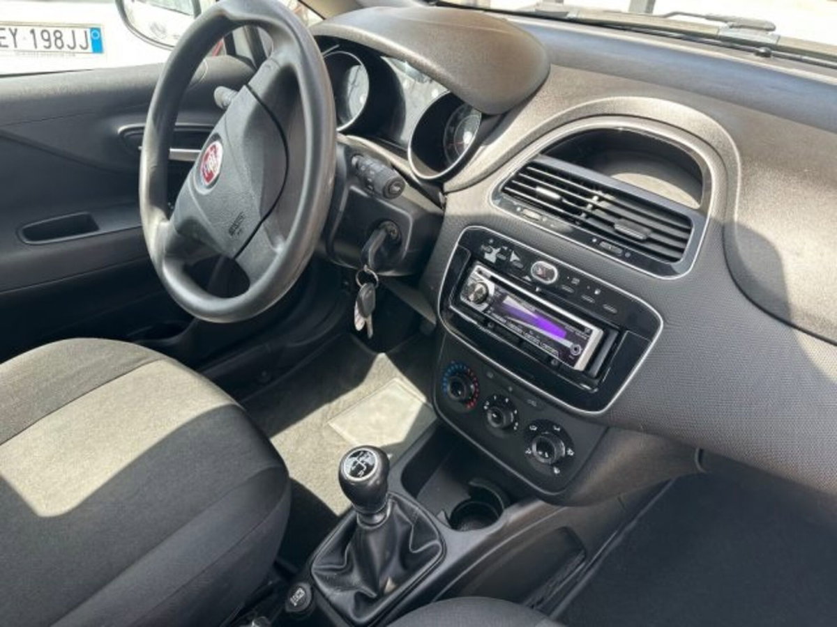 Fiat Punto 1.4 8V 5 porte Natural Power Easy (19)