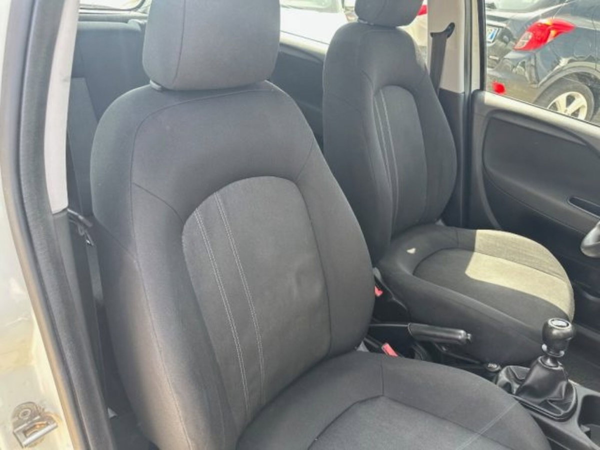 Fiat Punto 1.4 8V 5 porte Natural Power Easy (20)