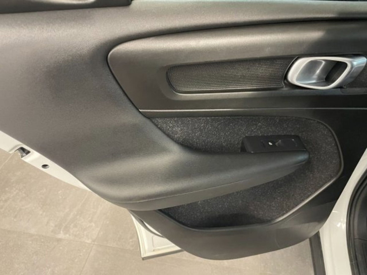 Volvo XC40 D3 AWD R-design (13)
