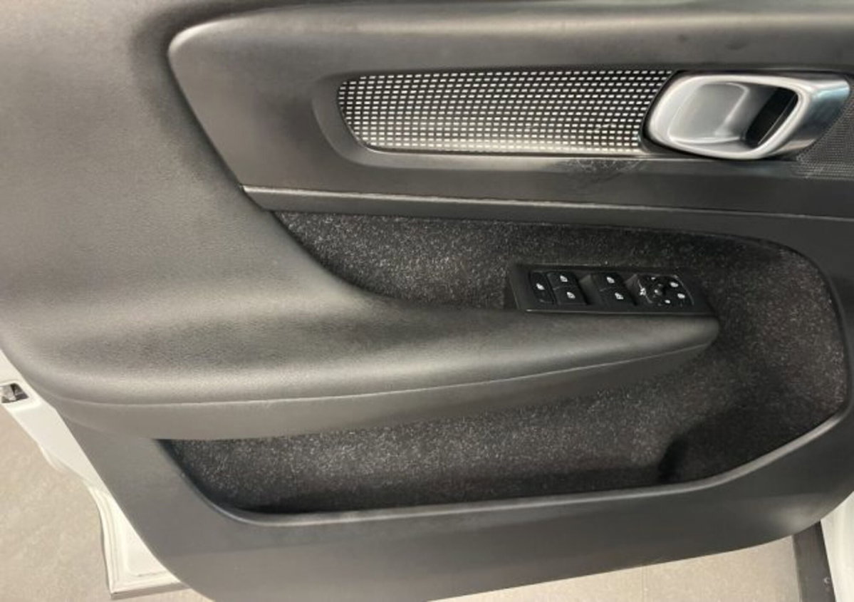 Volvo XC40 D3 AWD R-design (8)