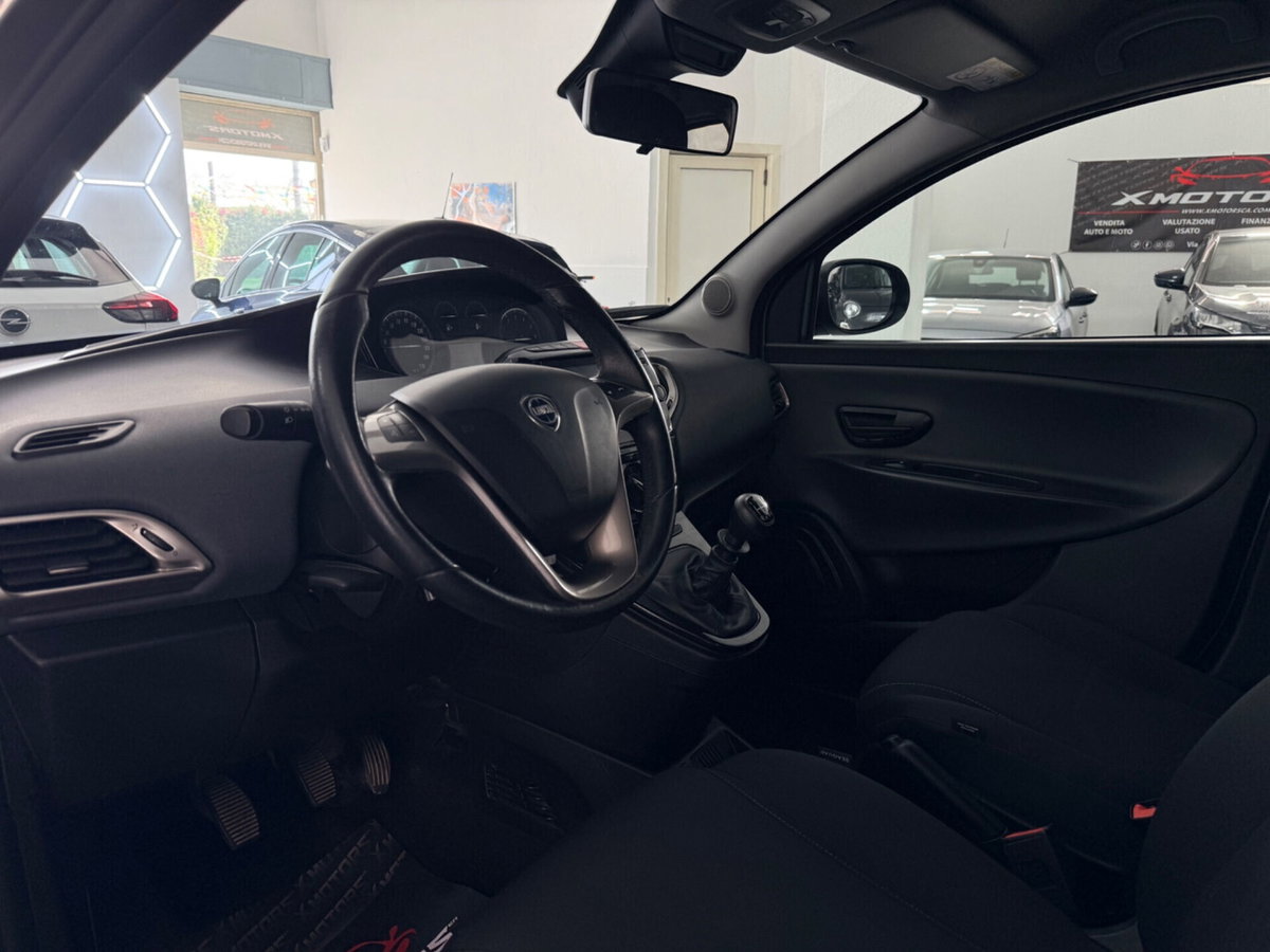 Lancia Ypsilon 1.0 FireFly 5 porte S&S Hybrid Gold Plus (14)