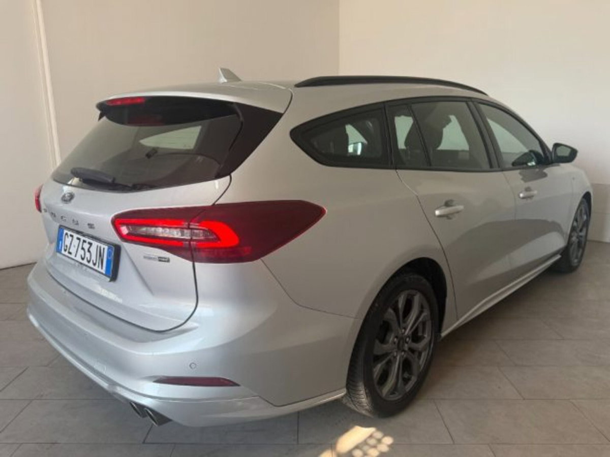 Ford Focus Station Wagon 1.0 EcoBoost Hybrid 155 CV SW ST-Line (4)