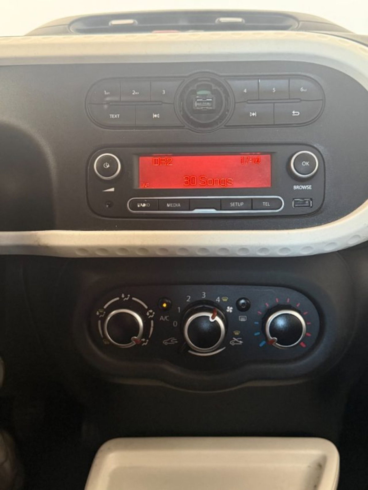 Renault Twingo 1.0 SCe Wave (14)