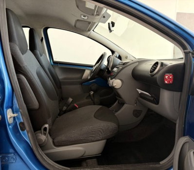 Toyota Aygo 1.0 12V VVT-i 5 porte (10)