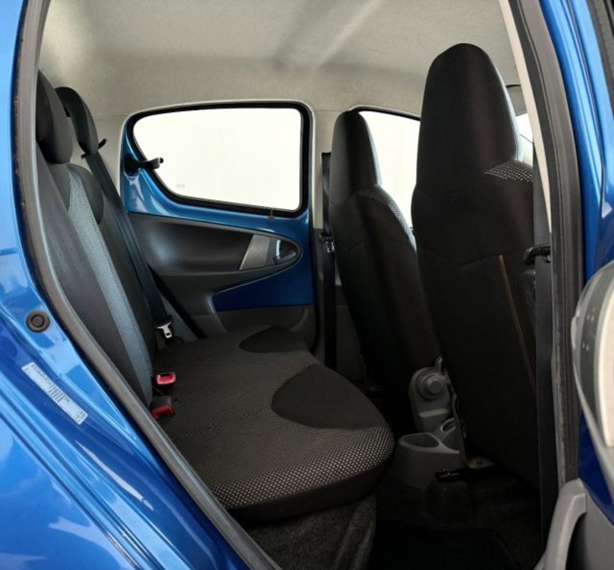 Toyota Aygo 1.0 12V VVT-i 5 porte (11)