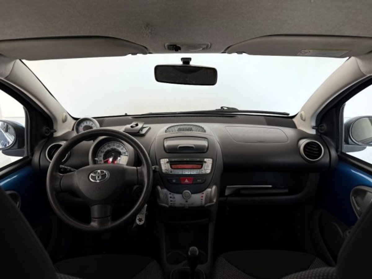 Toyota Aygo 1.0 12V VVT-i 5 porte (12)