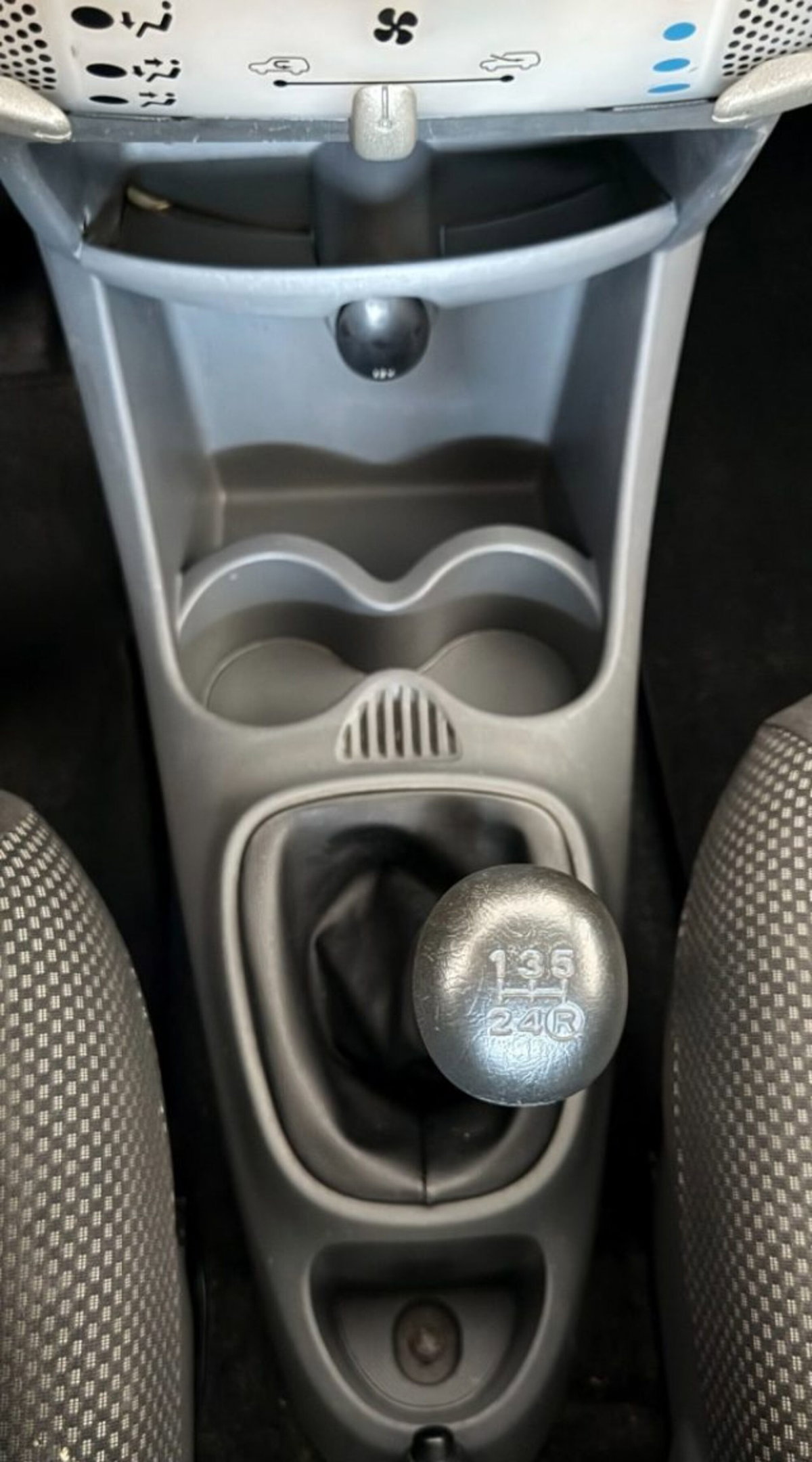 Toyota Aygo 1.0 12V VVT-i 5 porte (17)