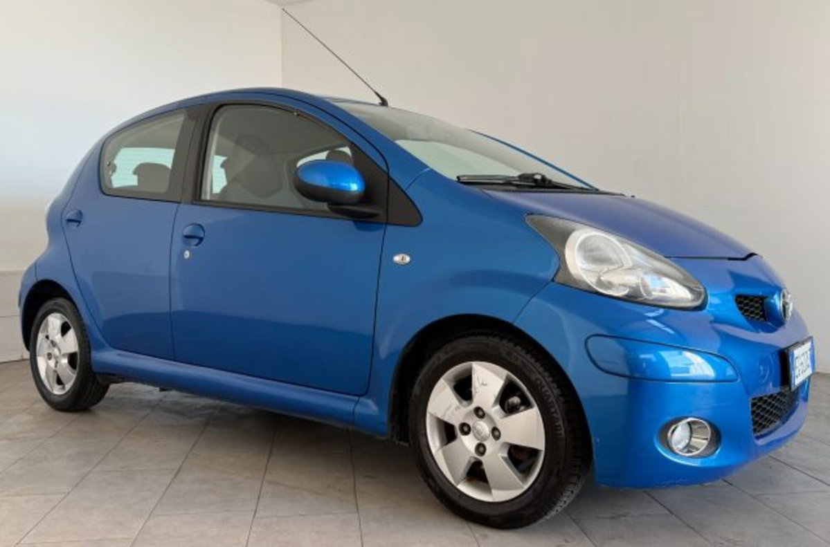 Toyota Aygo 1.0 12V VVT-i 5 porte (3)