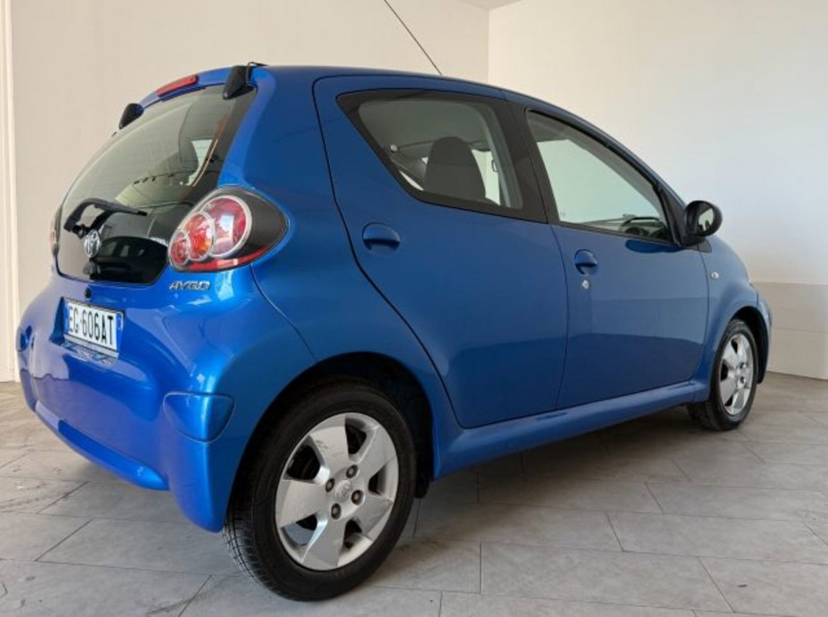 Toyota Aygo 1.0 12V VVT-i 5 porte (6)