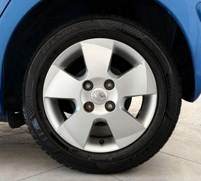 Toyota Aygo 1.0 12V VVT-i 5 porte (7)