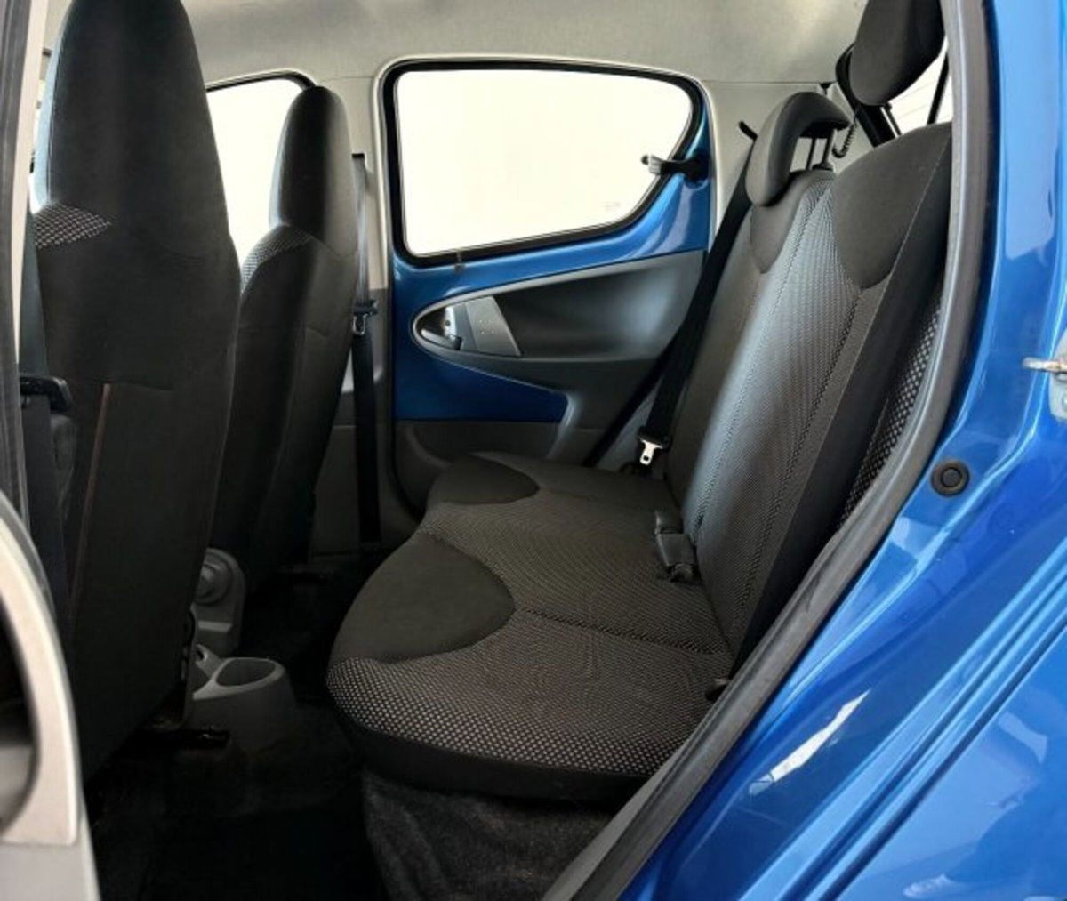 Toyota Aygo 1.0 12V VVT-i 5 porte (9)