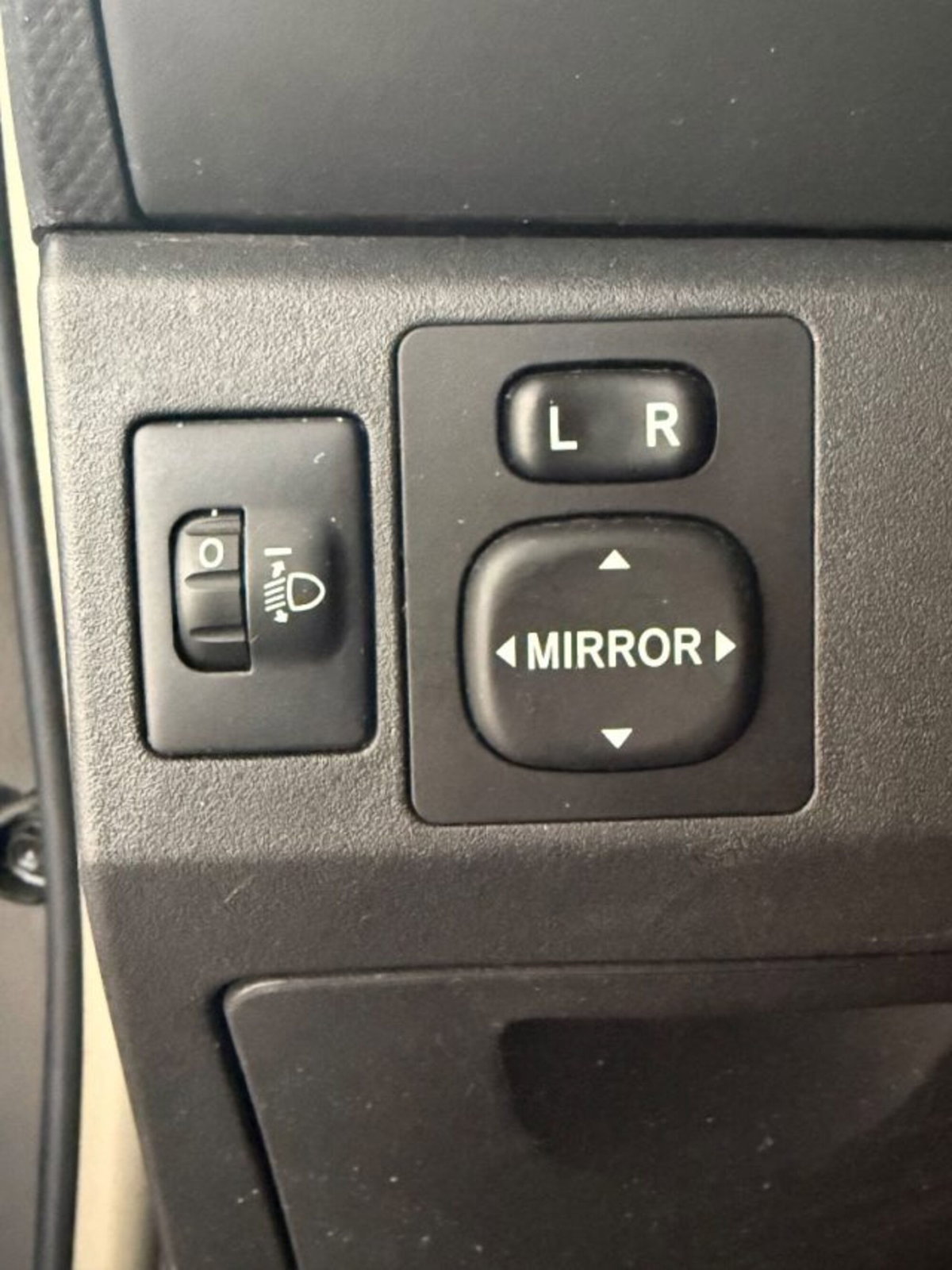 Toyota Yaris 1.0 5 porte Sol (16)