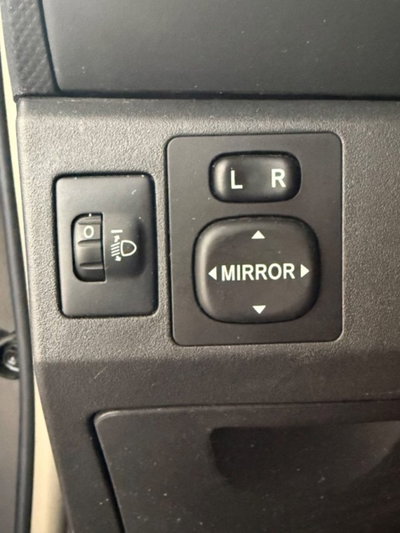 Toyota Yaris 1.0 5 porte Sol (16)