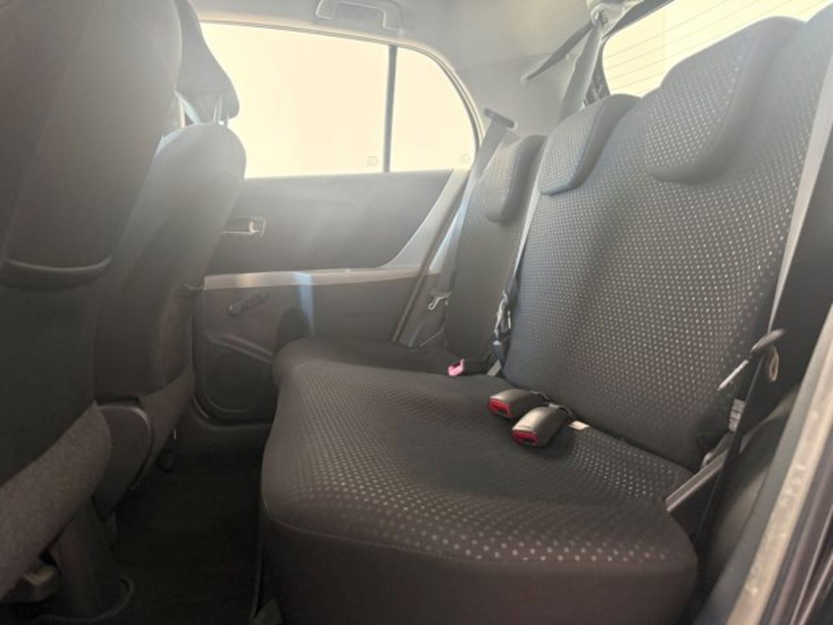 Toyota Yaris 1.0 5 porte Sol (17)