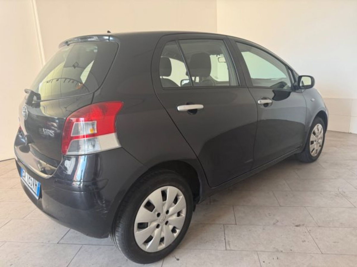 Toyota Yaris 1.0 5 porte Sol (5)