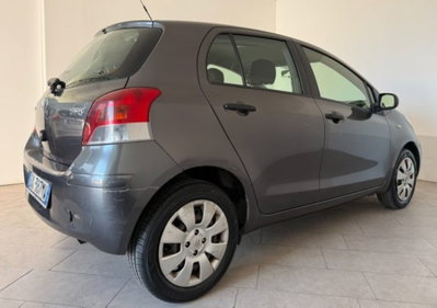 Toyota Yaris 1.0 5 porte Luxury pack (6)