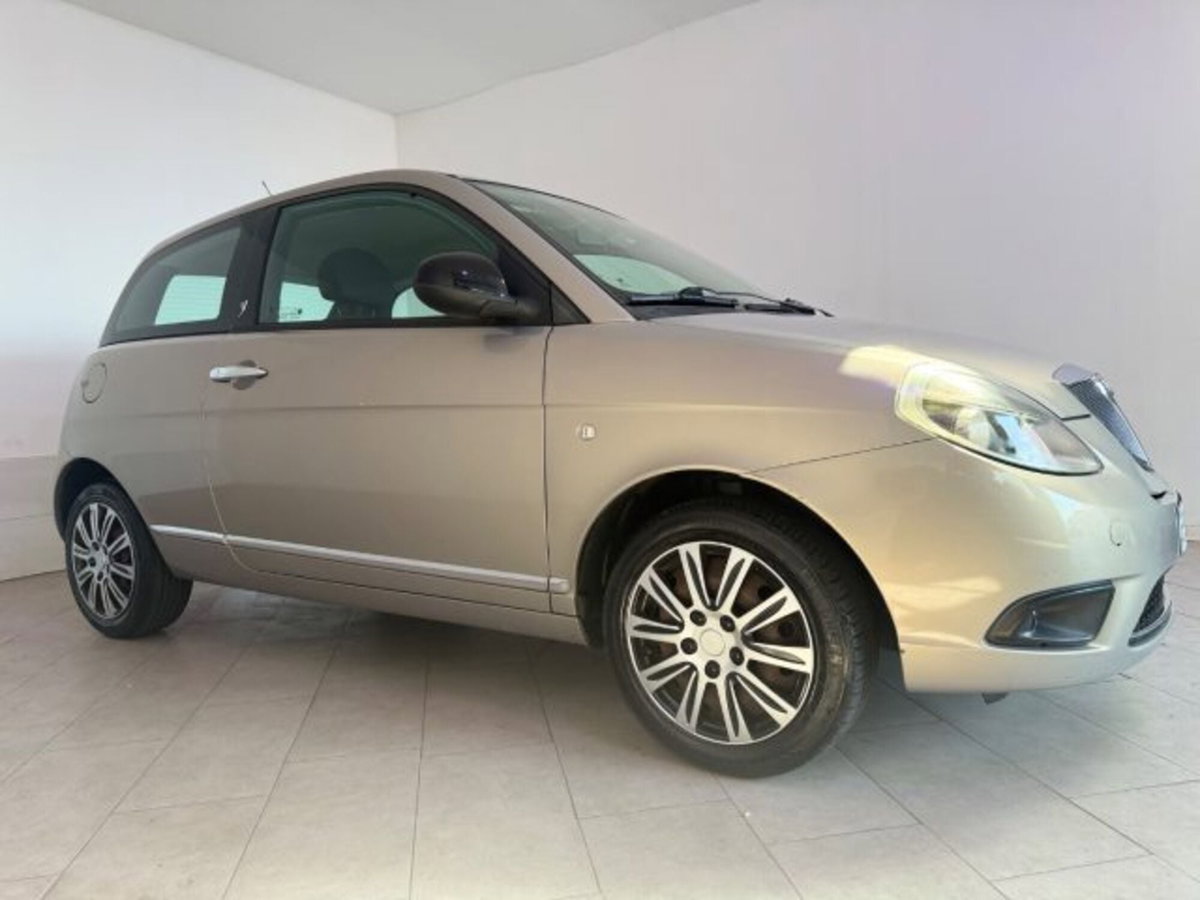 Lancia Ypsilon 1.2 69 CV Argento (2)