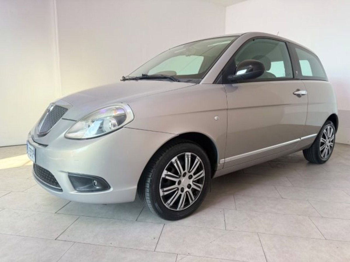 Lancia Ypsilon 1.2 69 CV Argento (3)