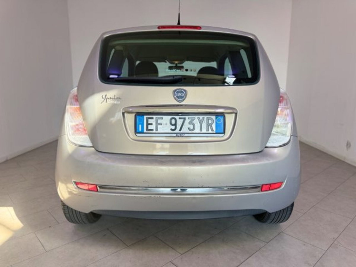Lancia Ypsilon 1.2 69 CV Argento (4)