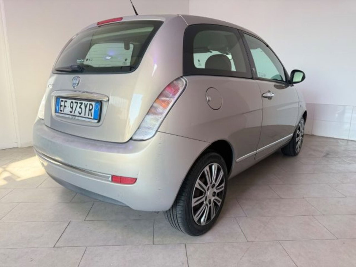 Lancia Ypsilon 1.2 69 CV Argento (6)