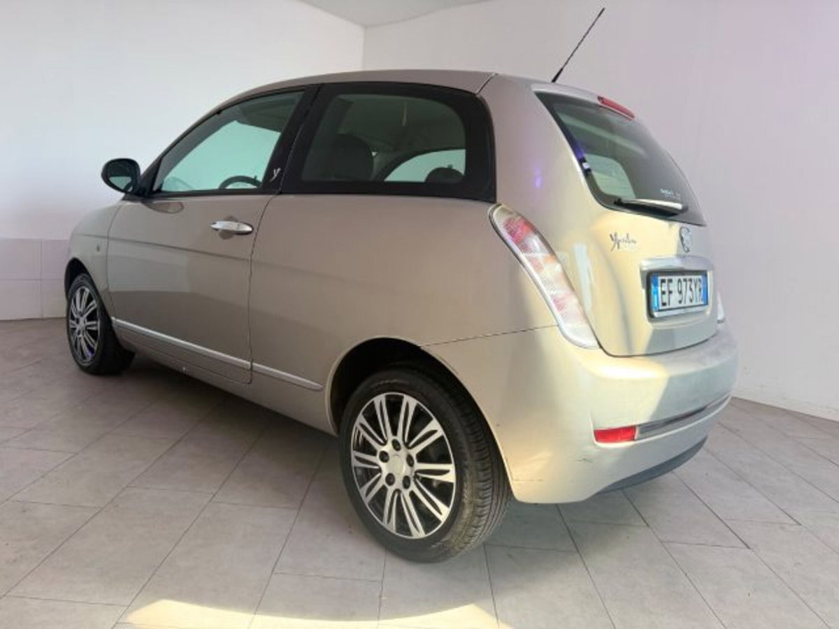 Lancia Ypsilon 1.2 69 CV Argento (7)